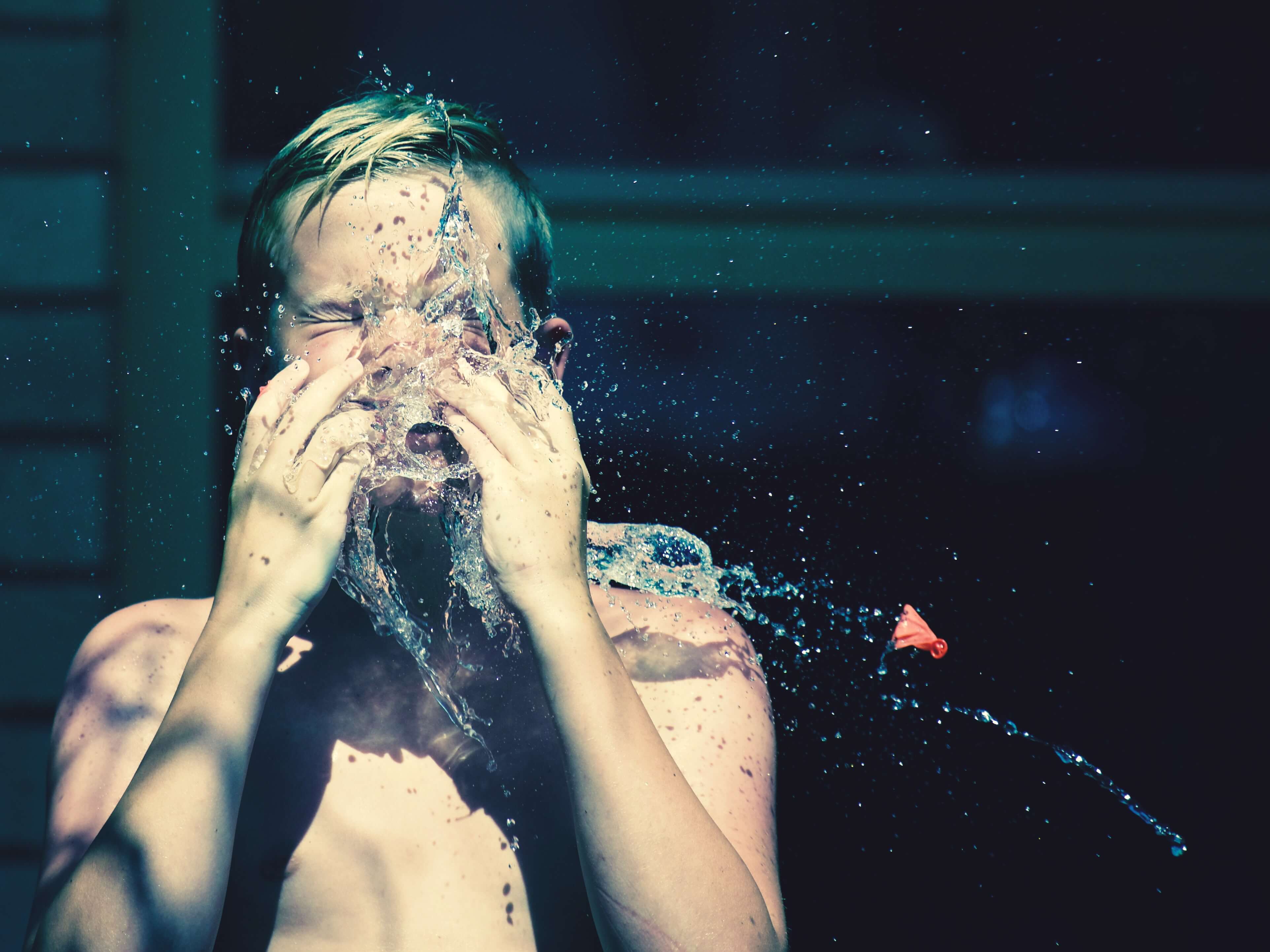 water balloon burst in childs face, activities for last days of summer